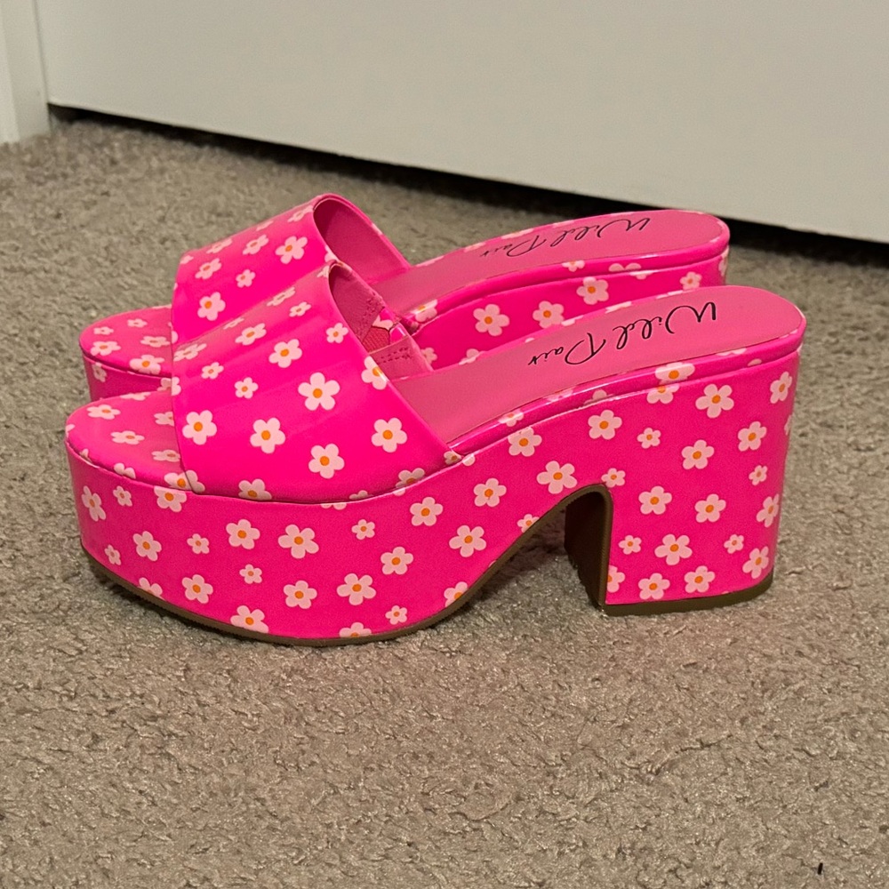 Cute Wild Pair size 6.5 pink daisy Melbourne platform wedge slip on shoes new